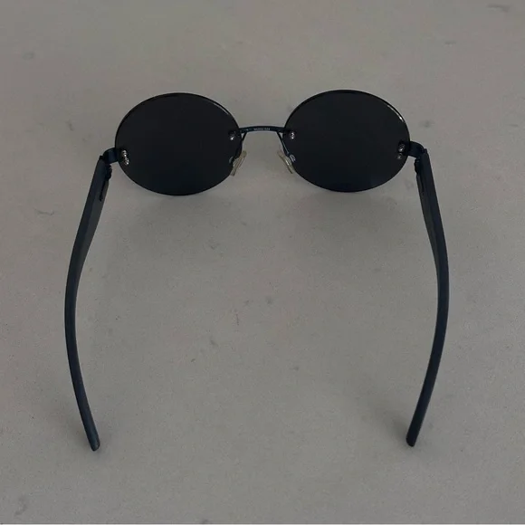 VINTAGE ROUND SUNGLASSES IN BLUE/BLACK - Picture 3 of 4